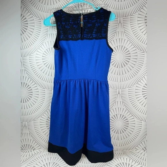 Elle Women’s Royal Blue Dress with Black Crochet Top and Black bottom Hem Size 6 - Picture 3 of 4
